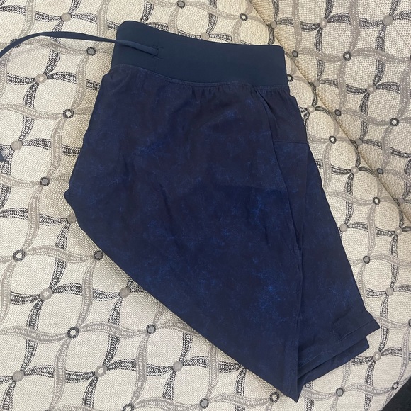 Men’s Lululemon THE Short - Picture 4 of 4